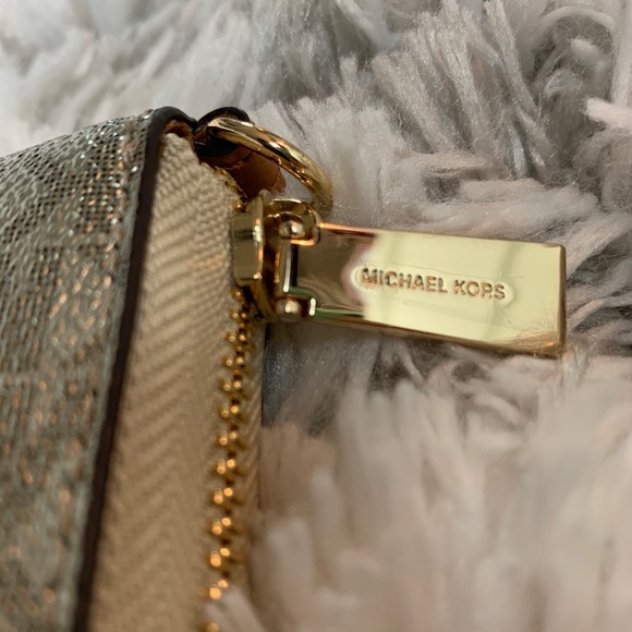 Michael Kors Gold Wallet - Picture 4 of 13